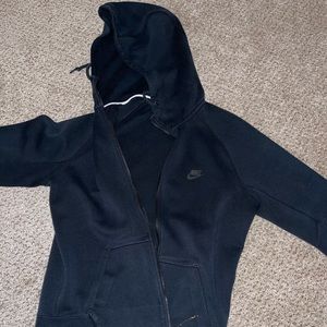 Black Nike tech fleece jacket